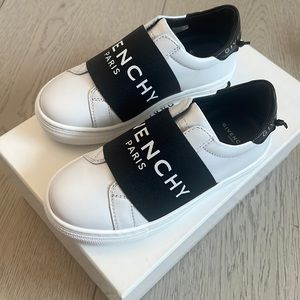 Givenchy Boys shoes size 28